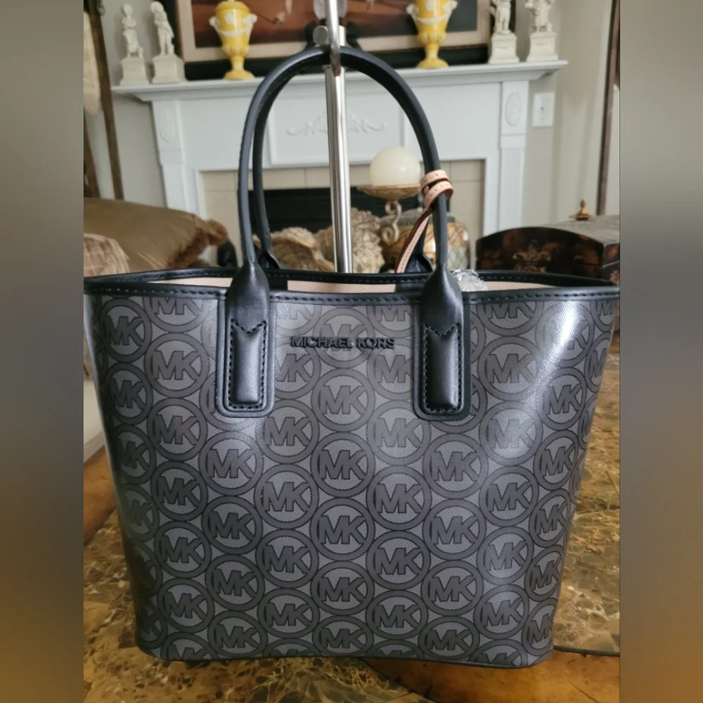 Michael Kors Black Tote Bag - Picture 2 of 9
